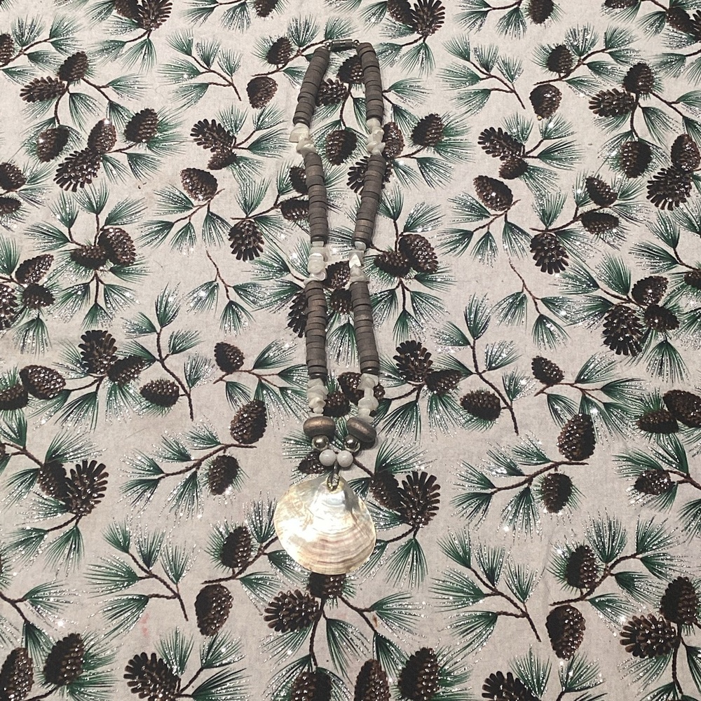 Source Unknown Gray Beaded Necklace with Shell Pe… - image 1